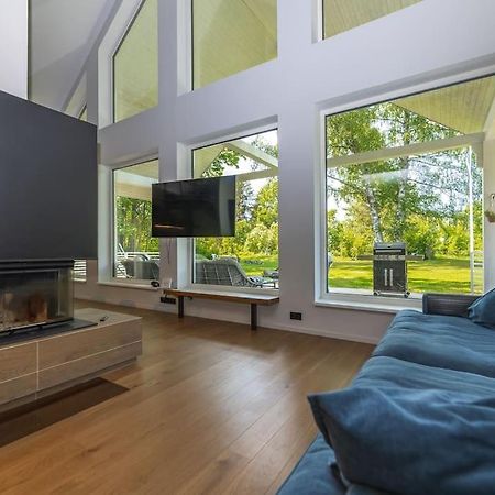 Modern Villa With Sauna & Hot Tub Hiiumaa ภายนอก รูปภาพ