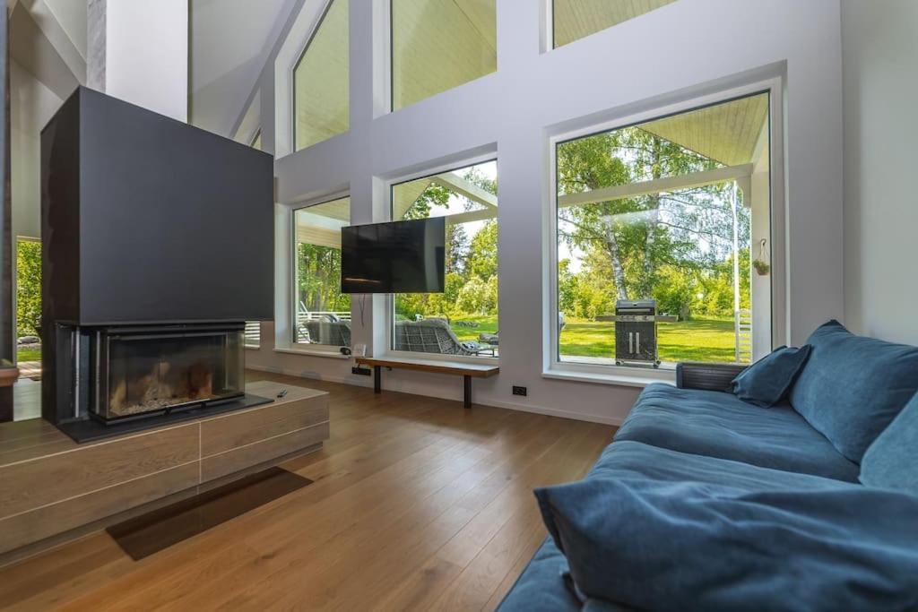 Modern Villa With Sauna & Hot Tub Hiiumaa ภายนอก รูปภาพ