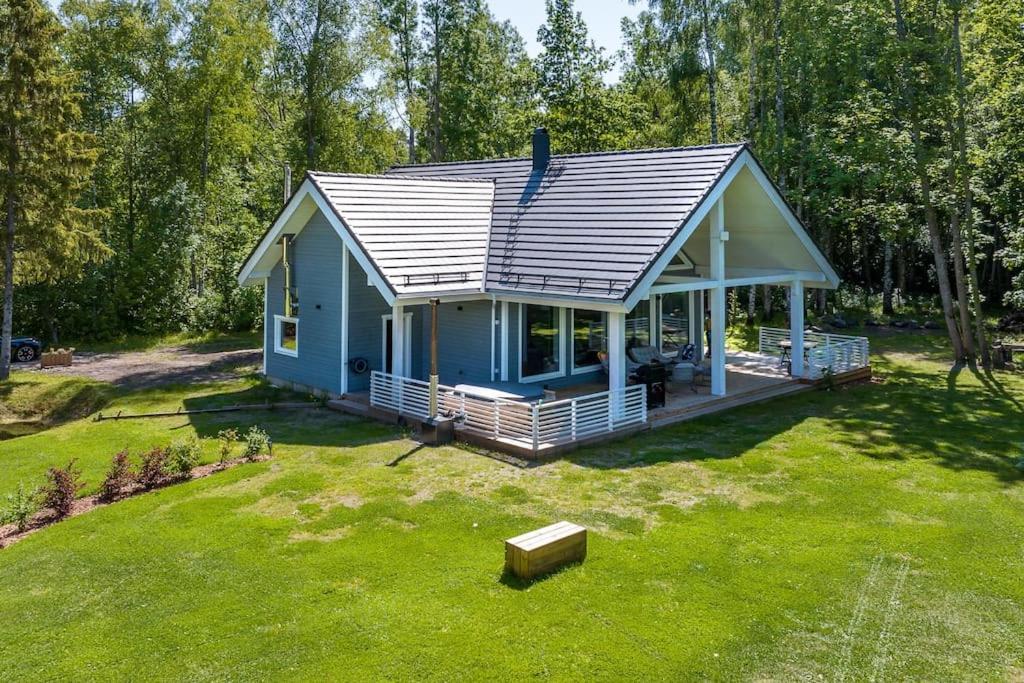 Modern Villa With Sauna & Hot Tub Hiiumaa ภายนอก รูปภาพ