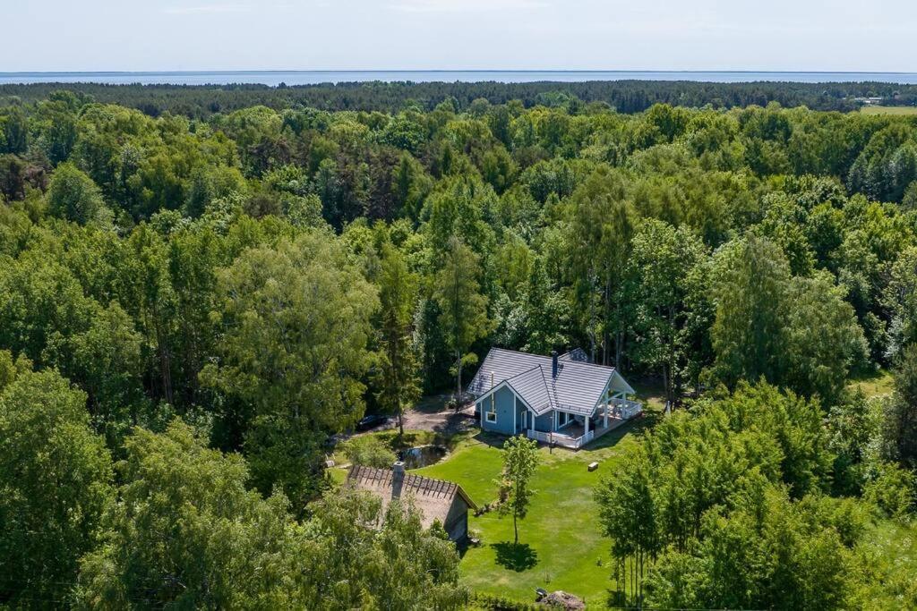 Modern Villa With Sauna & Hot Tub Hiiumaa ภายนอก รูปภาพ
