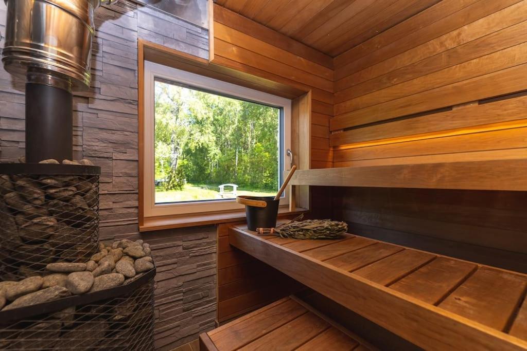 Modern Villa With Sauna & Hot Tub Hiiumaa ภายนอก รูปภาพ