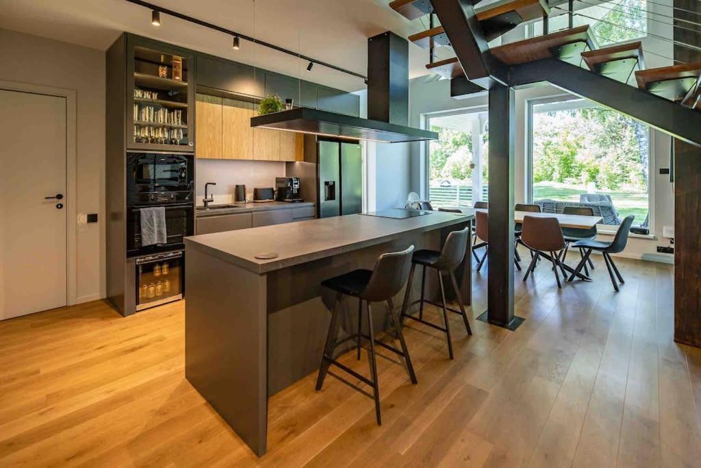 Modern Villa With Sauna & Hot Tub Hiiumaa ภายนอก รูปภาพ